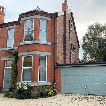 Lyndhurst - Victorian Villa With Heated Pool Liverpool Exterior photo