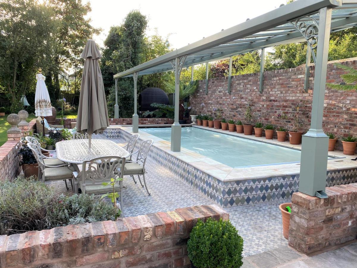 Lyndhurst - Victorian Villa With Heated Pool Liverpool Exterior photo